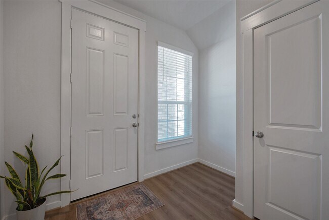 Building Photo - 7534 Coral Ter Dr