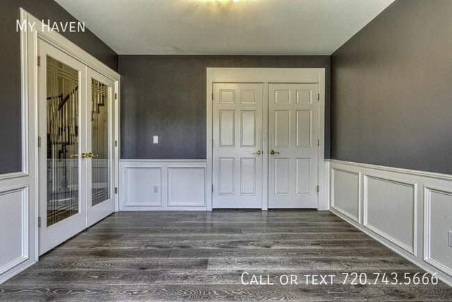 Building Photo - Stunning Heritage West home with all the b...