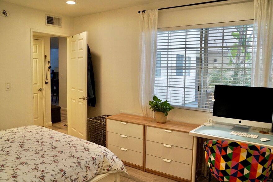 Building Photo - 21500 Burbank Blvd