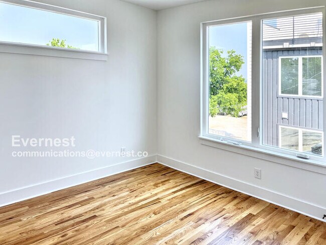 Building Photo - 2206 Buena Vista Pike