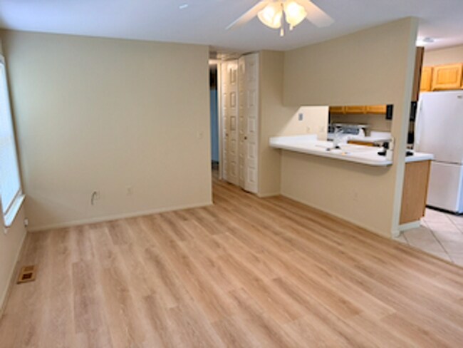 Building Photo - 2802 Willow Ct.