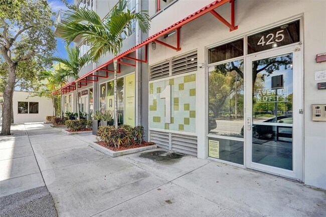 Building Photo - 425 N Andrews Ave