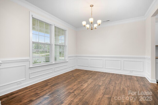 Building Photo - 196 Longleaf Dr