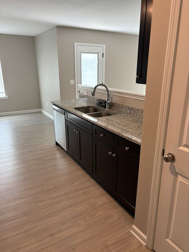 Building Photo - Beautiful home located in a culdesac.