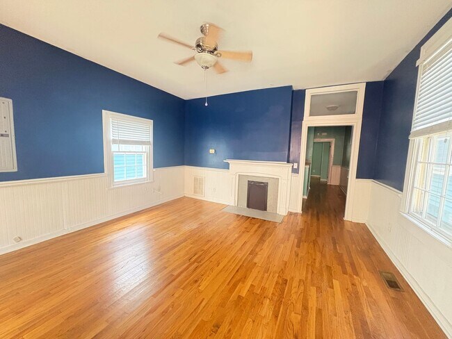 Building Photo - 888 Walnut St Ln