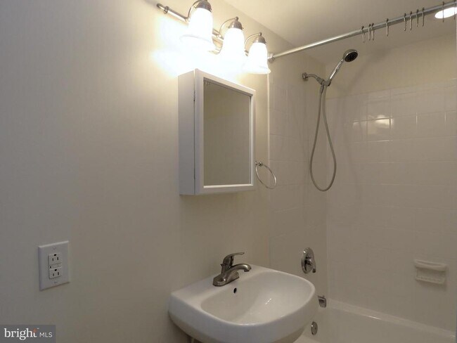 Building Photo - 7125 Vantage Dr
