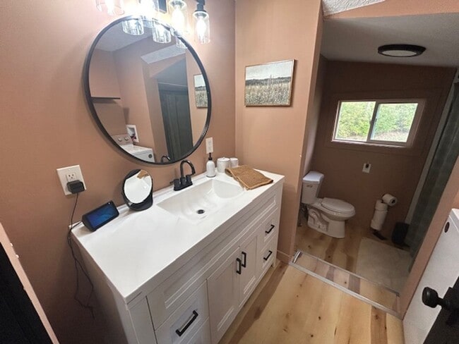 Building Photo - 2 bedroom 1 bath single family home