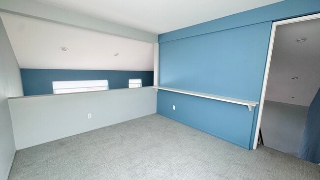 Building Photo - Upgraded 2 bedroom with bonus room