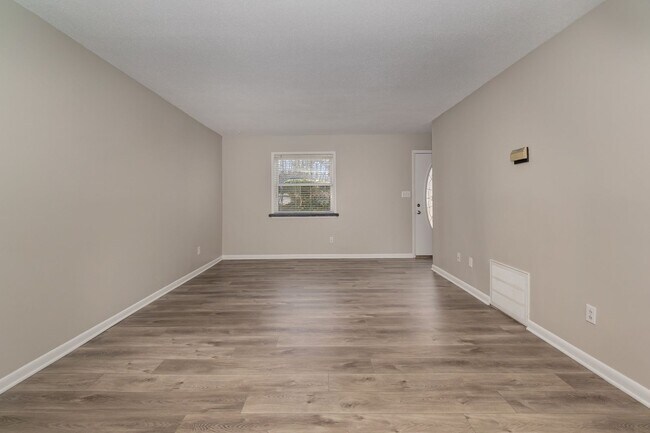 Building Photo - MOVE-IN READY!