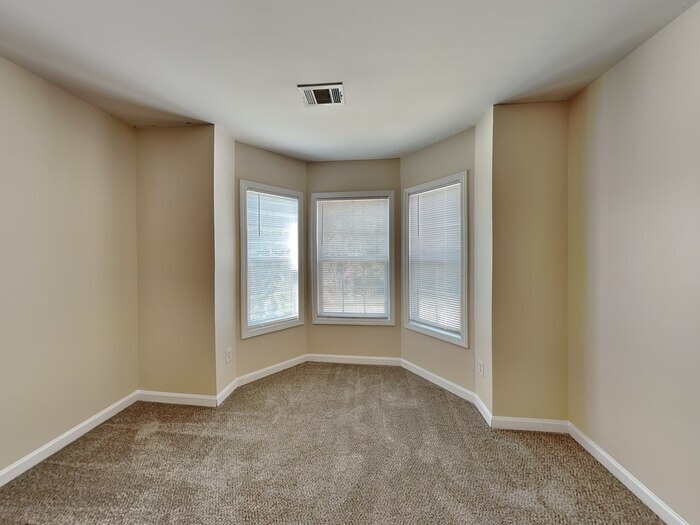 Building Photo - 2609 Bluestone Dr SW