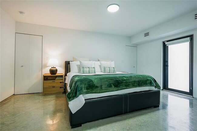 Building Photo - 1747 NW 31st St