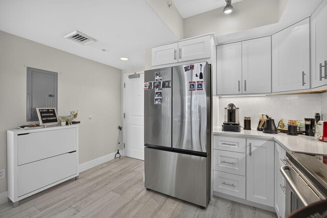 Building Photo - 403 S Sapodilla Ave