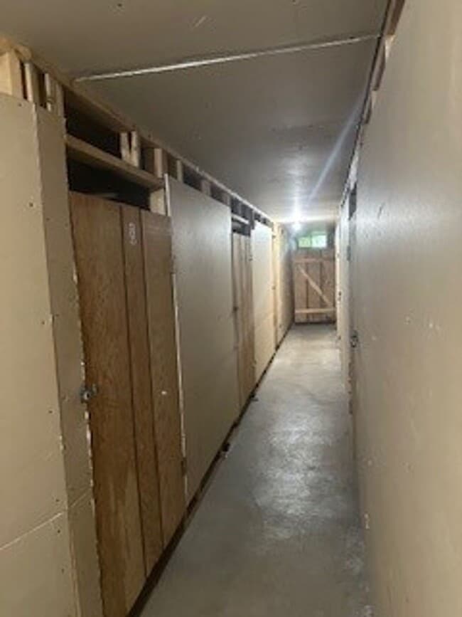 Building Photo - Spacious 2 bed, 1 bath