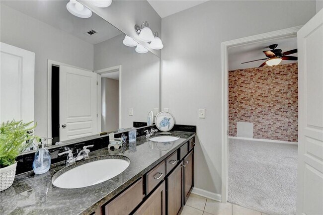 Building Photo - 2540 Maple Ridge Ln