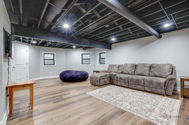 Building Photo - 212 Willow Pkwy