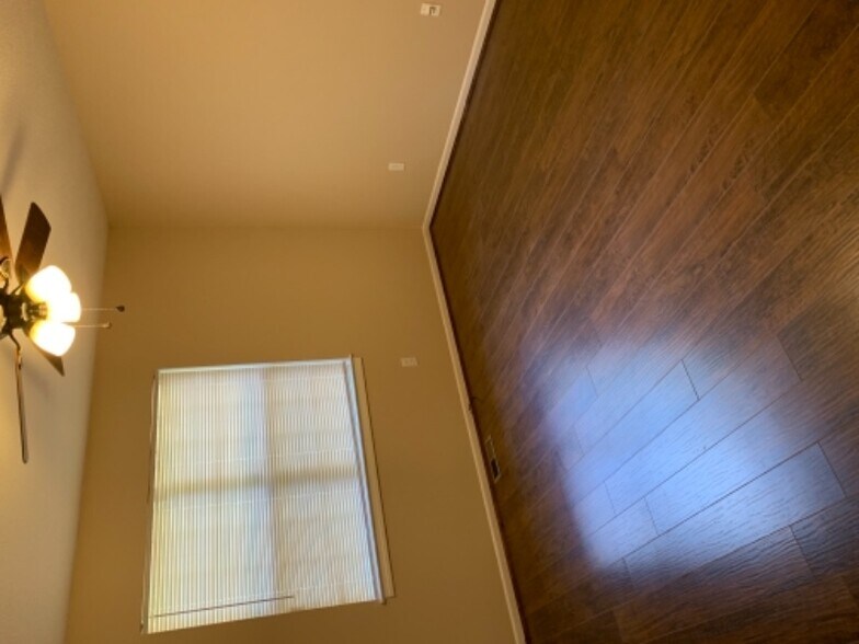 Building Photo - 420 Oscar St