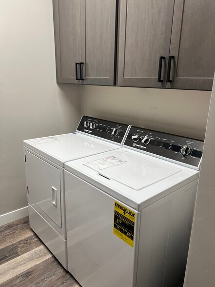 Building Photo - 3538 Veanna Blvd