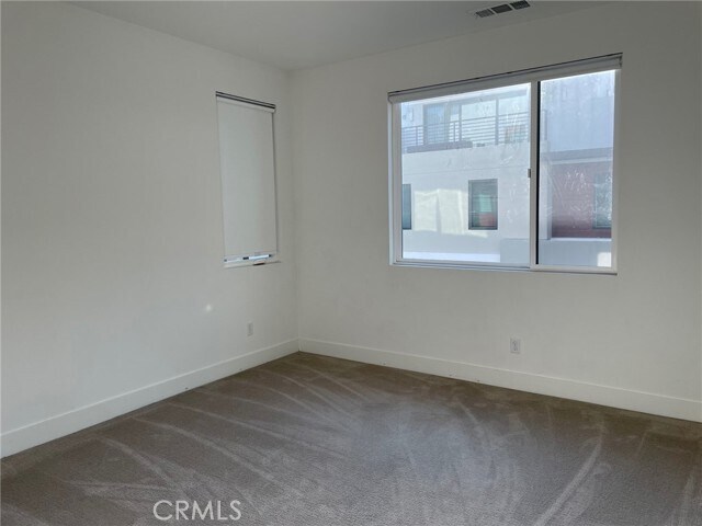 Building Photo - 147 Waypoint