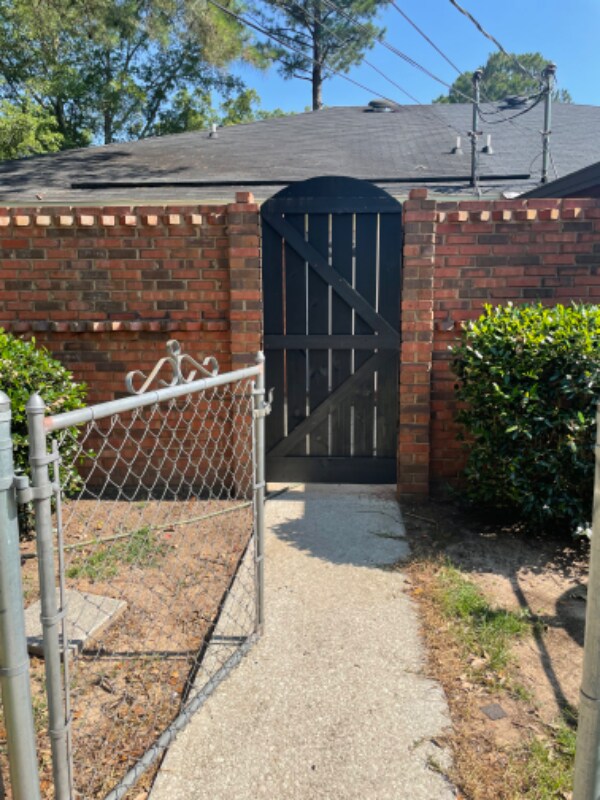 Building Photo - 1931 Stuart Ave
