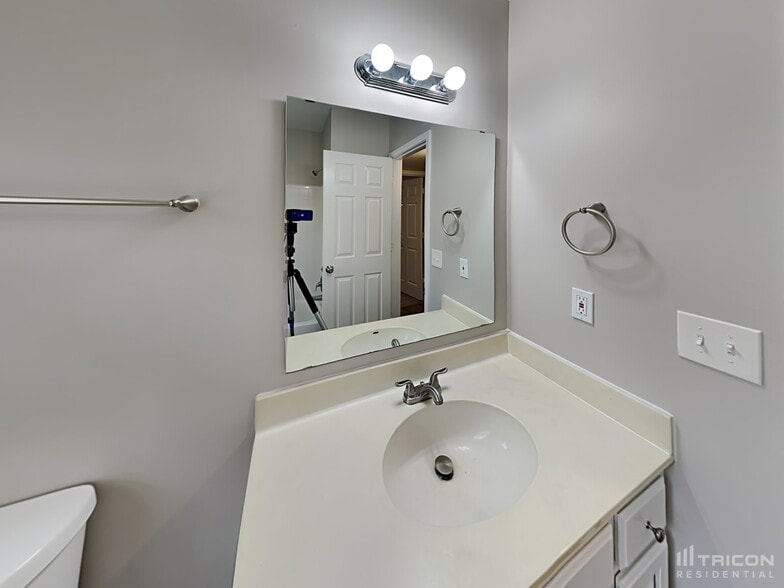 Building Photo - 4932 Tulip Grove Ln