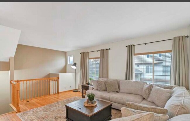 Building Photo - 143 Monarch Dr