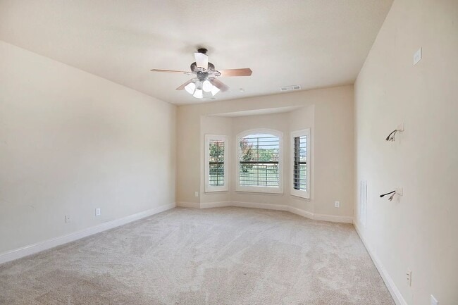 Building Photo - The Epitome of Luxury Living beautiful 4 bed 4 bath