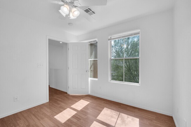 Building Photo - 2446 El Valle St