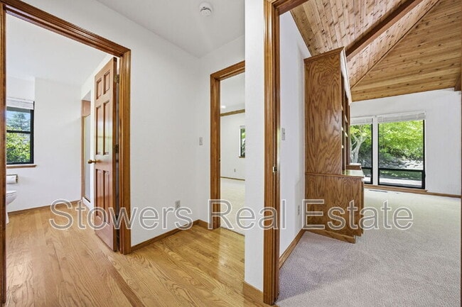 Building Photo - 618 Banister Ln