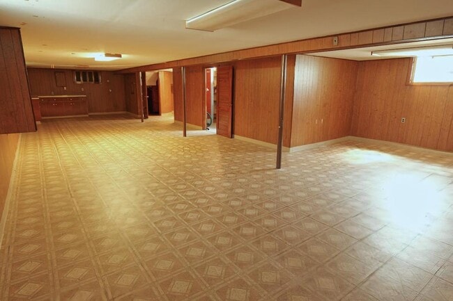 Building Photo - 4608 W 100th Pl