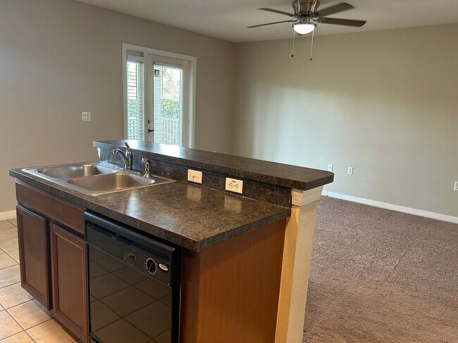 Building Photo - 458 Tradition Ln
