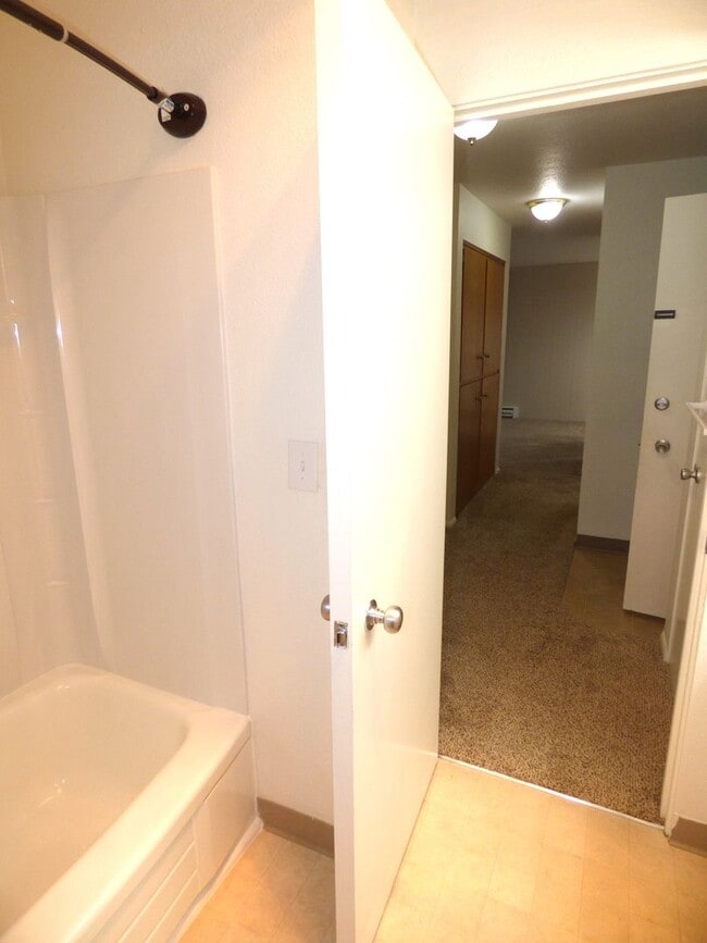 Building Photo - Rent Special: 1/2 Off June's Rent!! - Upstairs 2 Bedroom Unit