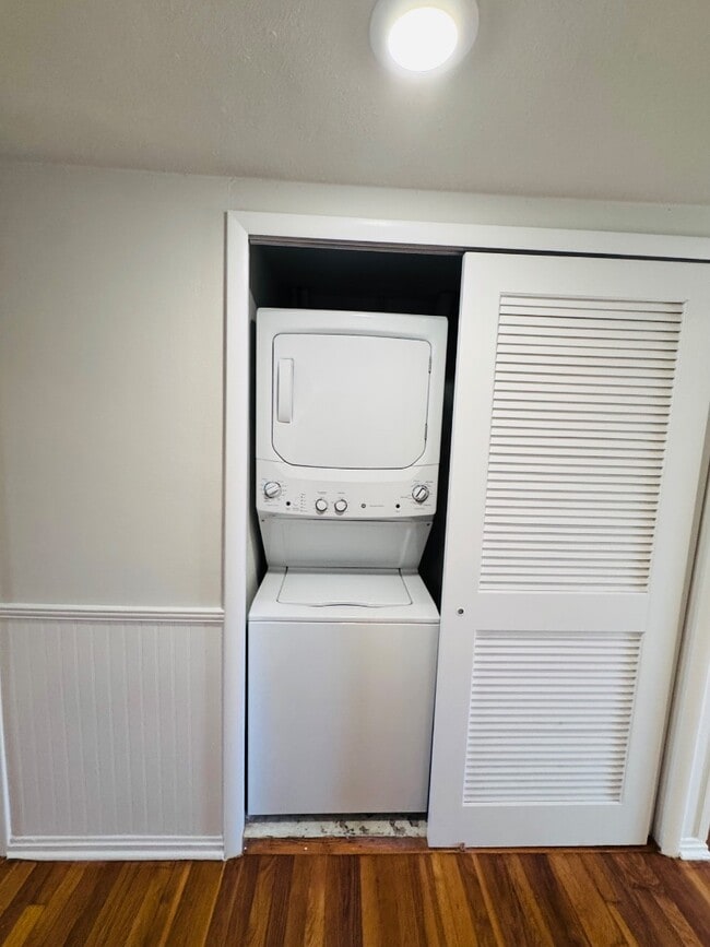 Building Photo - 1234 Belmont Terrace