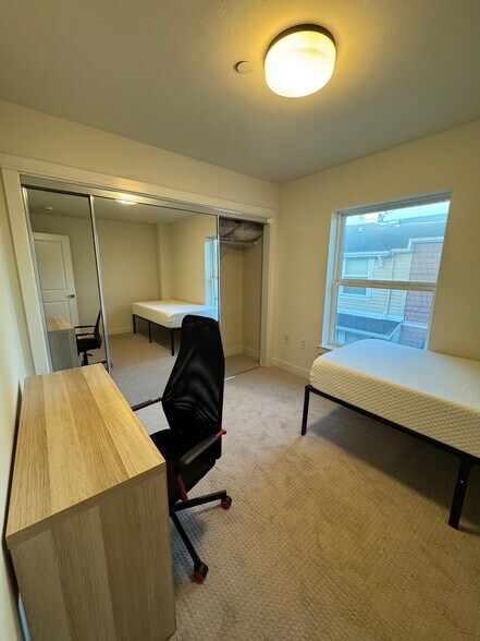 Building Photo - 179 Cahill Park Dr