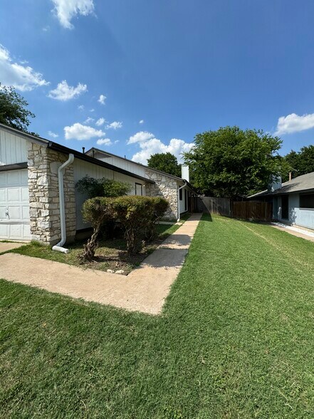 Building Photo - 1220 Tartan Ln