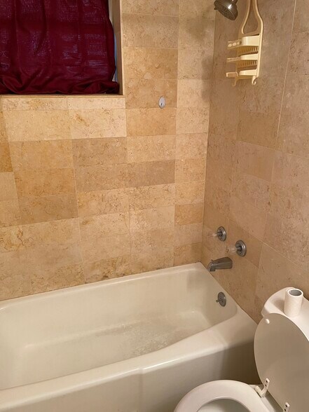 Building Photo - 465 S Royal Poinciana Blvd