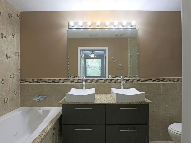 Building Photo - 4191 Bellasol Cir