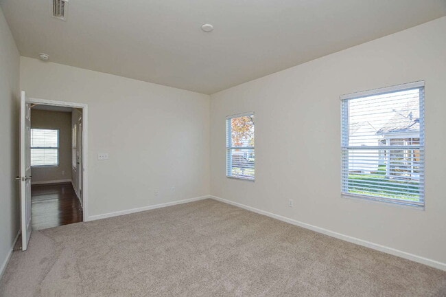 Building Photo - Modern Comfort, Flexible Living, Tailored ...