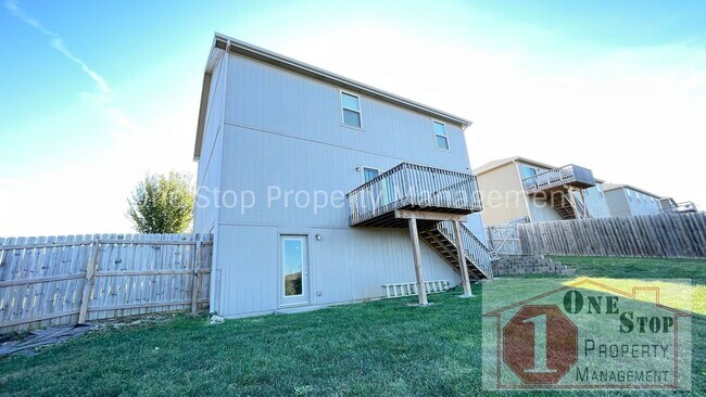 Building Photo - Gorgeous 4 bedroom, 2.5 bath home in Raymore!