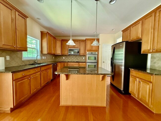 Building Photo - 410 Harkness Cir