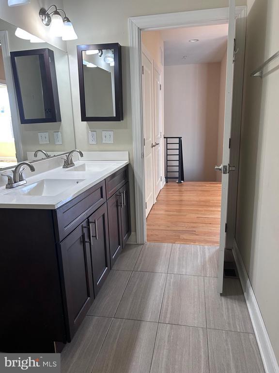 Building Photo - 1400-14 S Darien St