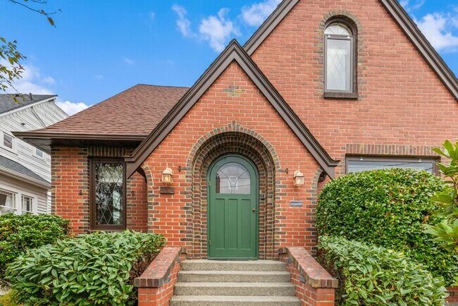 Building Photo - Stunning Air Conditioned 1931 Tudor in Coveted Admiral w/ Views