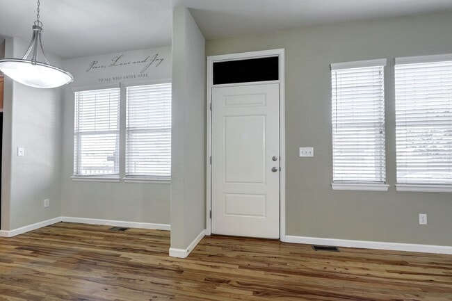 Building Photo - The Meadows townhome 3 bed 2 bath, in Morgan's Run Community!