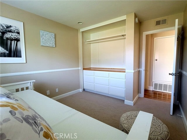 Building Photo - 5155 Thorn Tree Ln