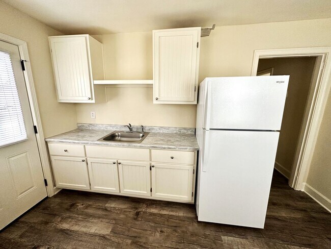 Building Photo - 2 Bedroom Home For Rent Near The Montgomery County Library!