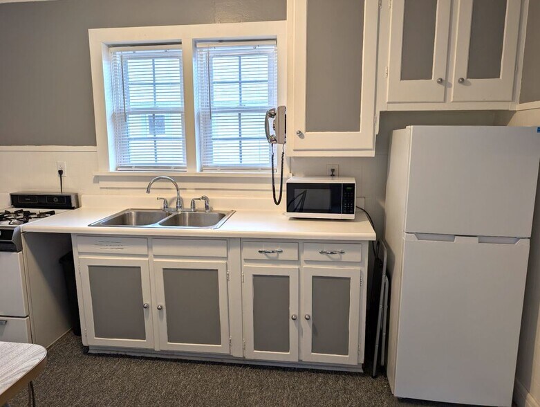 Building Photo - 5486 Broadway