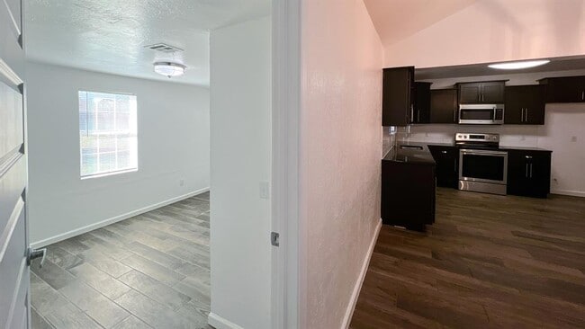 Building Photo - 8401 Azurewood Dr