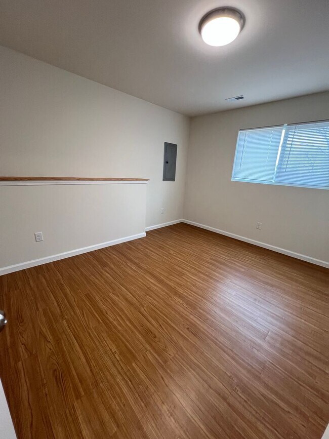 Building Photo - BRAND-NEW 4-beds/2-baths house near I-44