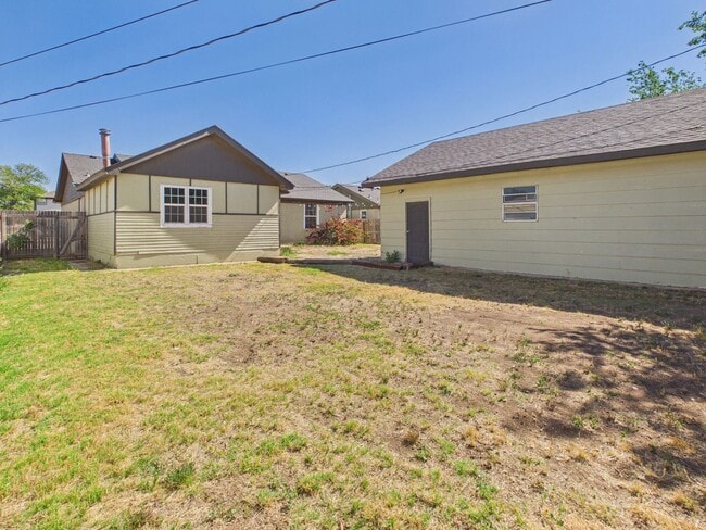 Building Photo - 5125 SW 16th Ave