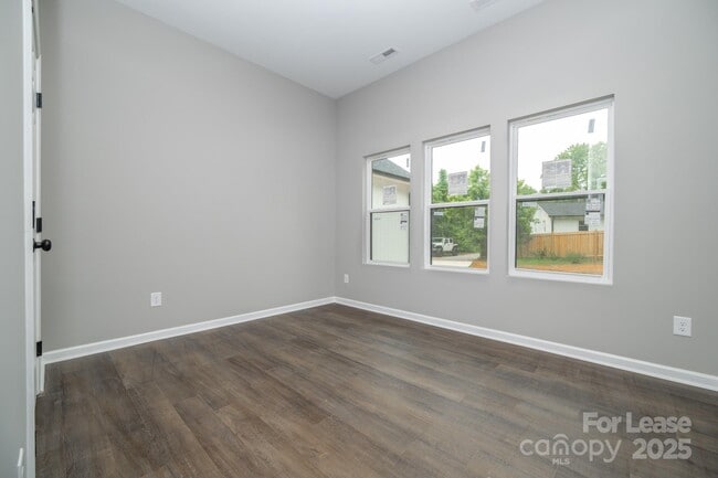 Building Photo - 117 Chavis Ln