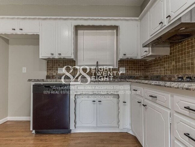 Building Photo - *AVAILABLE NOW!* Recently Updated 3 Bed/2 Bath Single Family Home Near Lake Overholser!